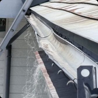 積雪による雨樋の破損